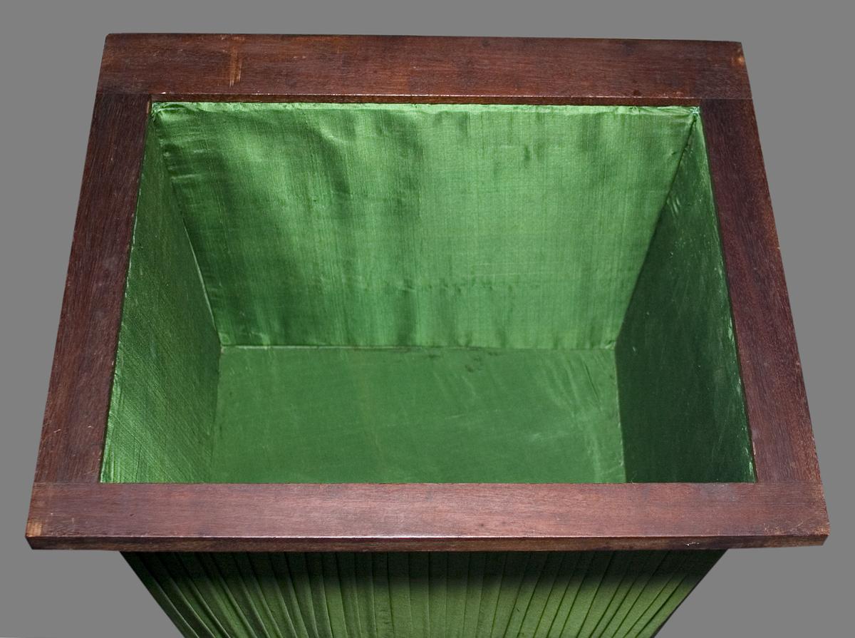 1969.5647 A Work Basket, Top Detail