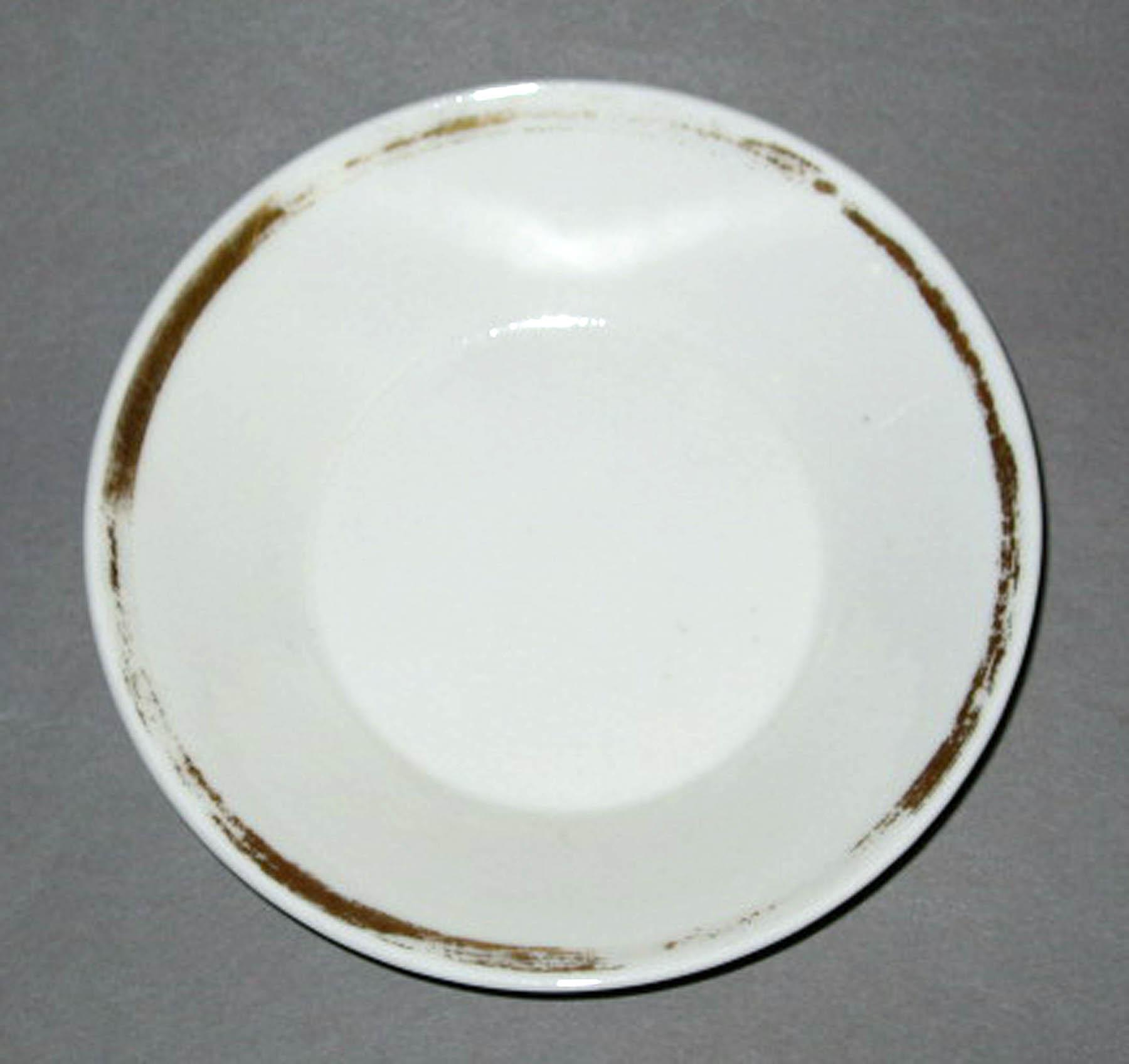 1958.2869 Porcelain saucer