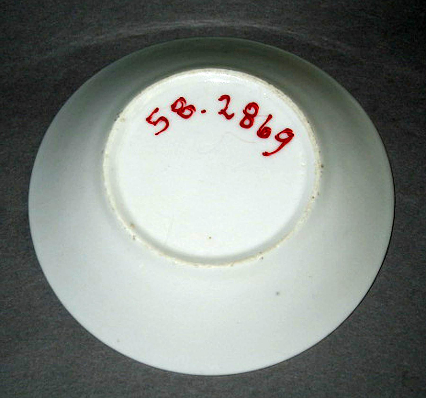 1958.2869 Porcelain saucer (Underside)