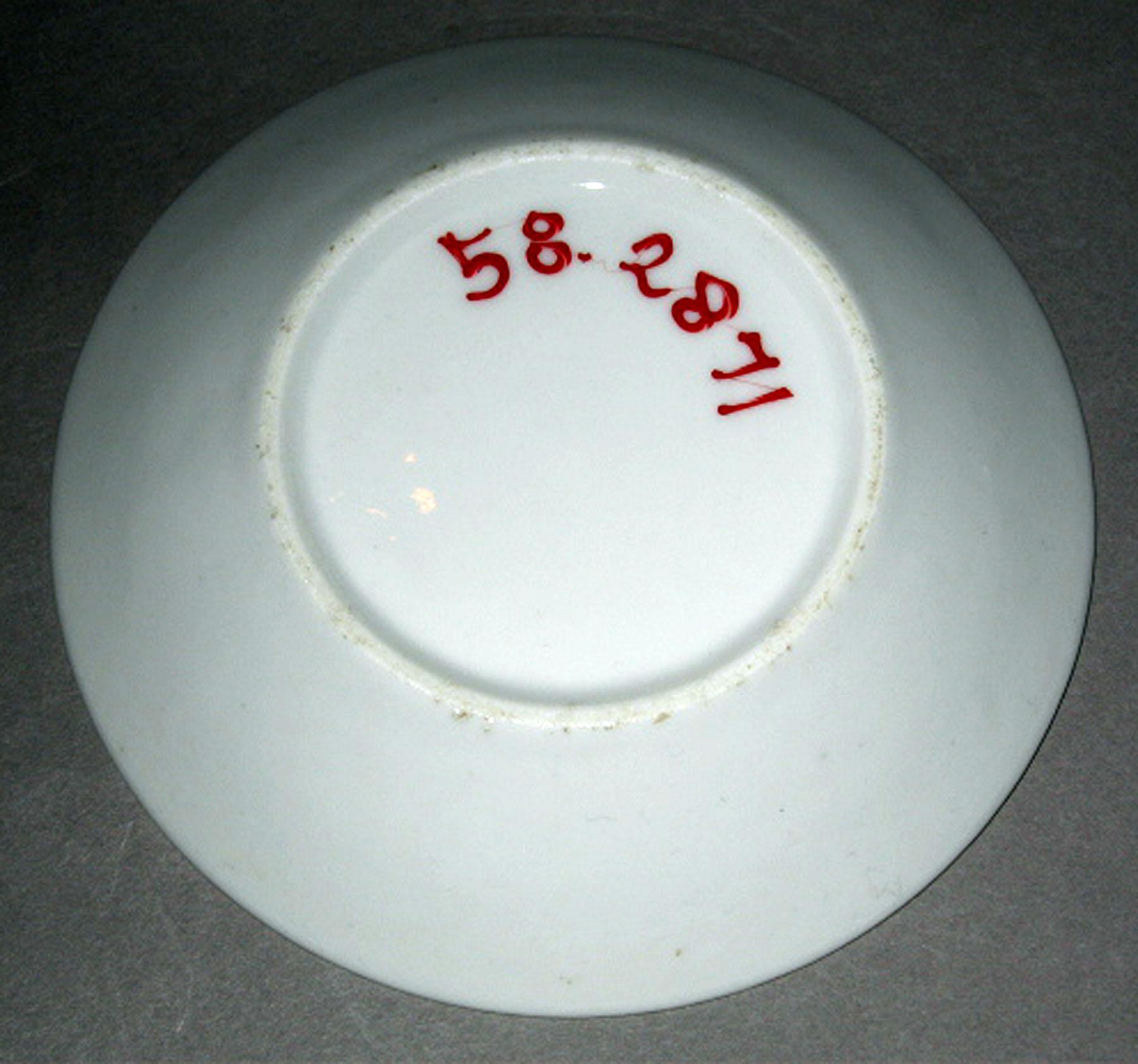 1958.2871 Porcelain saucer (underside)