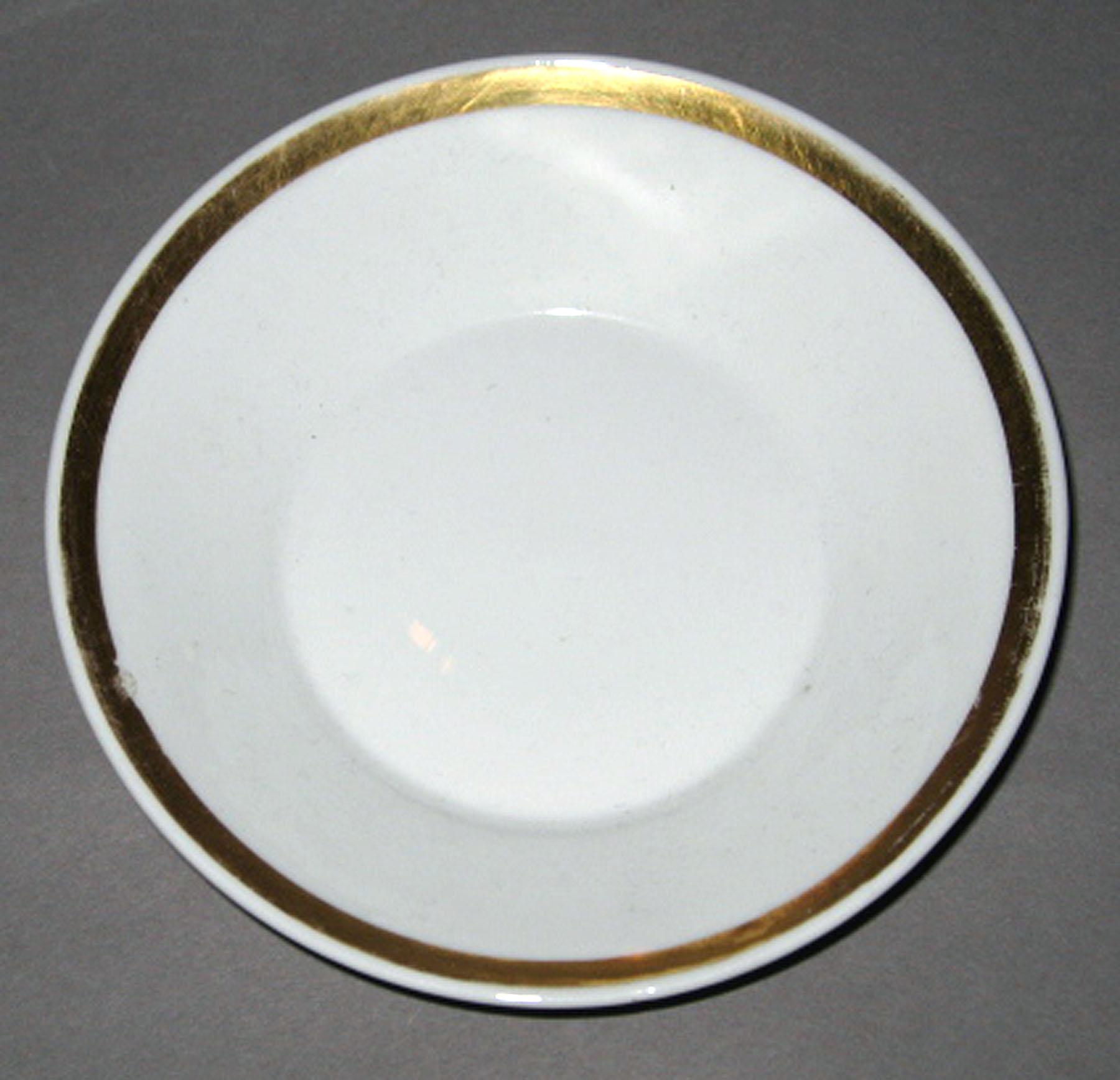 1958.2872 Porcelain saucer
