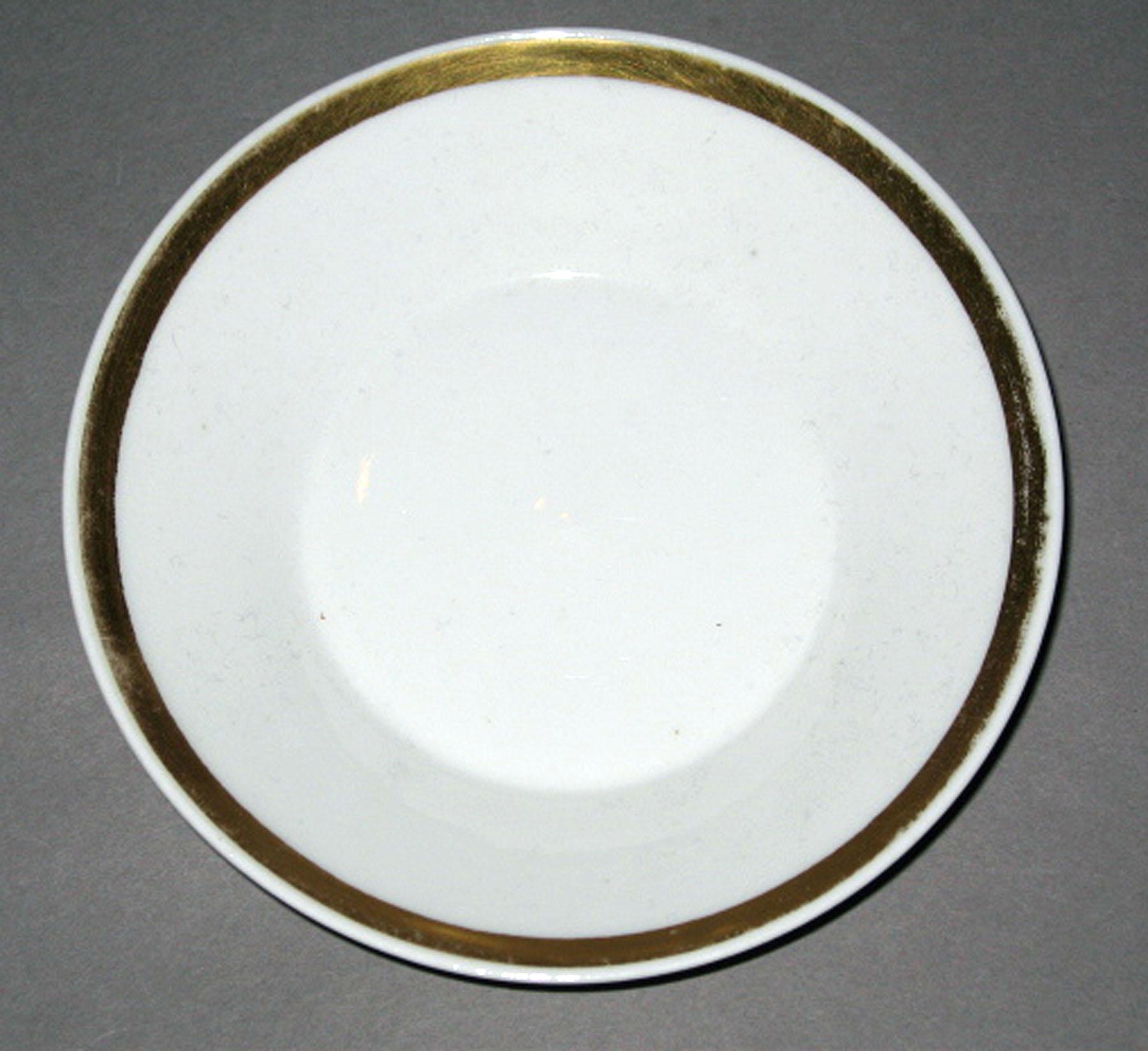 1958.2873 Porcelain saucer