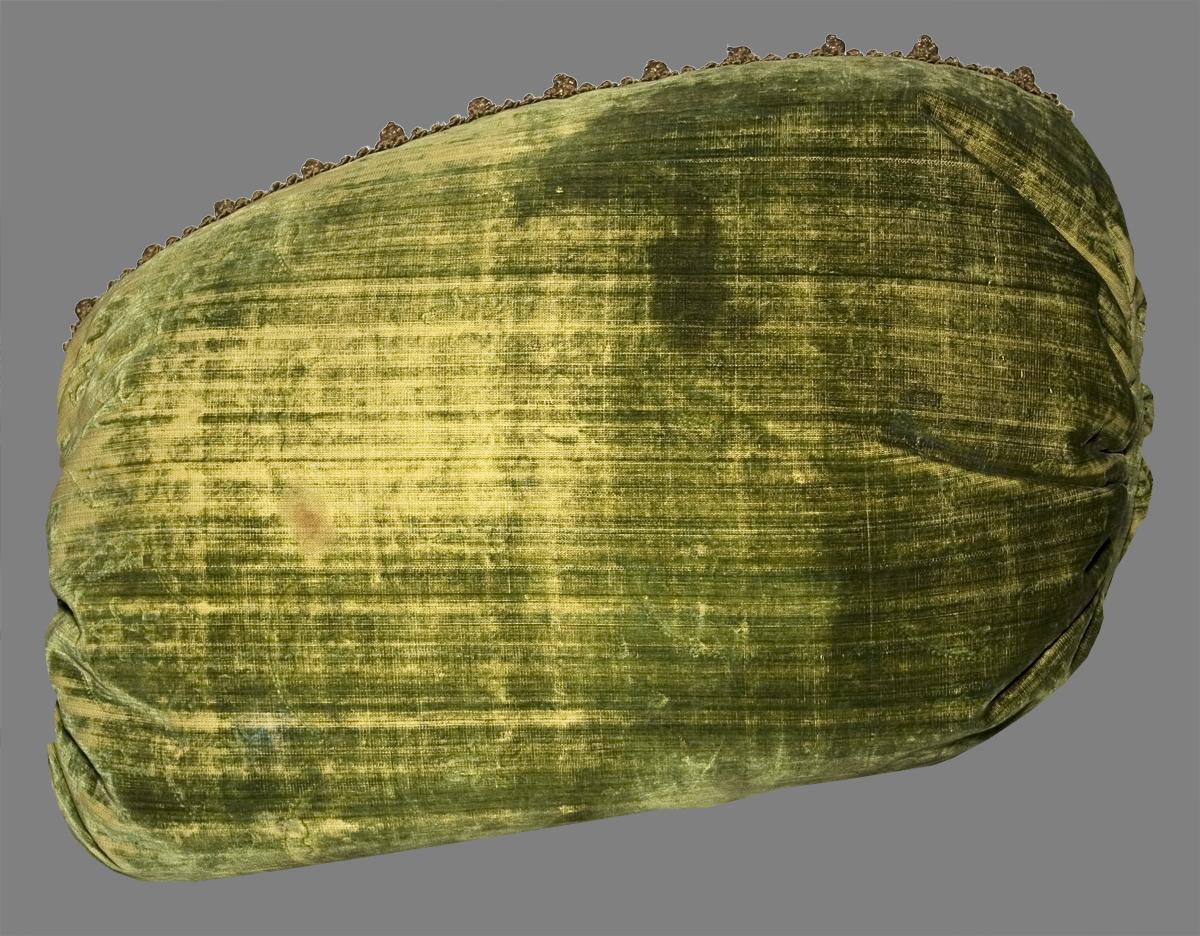 1969.5656 Cushion