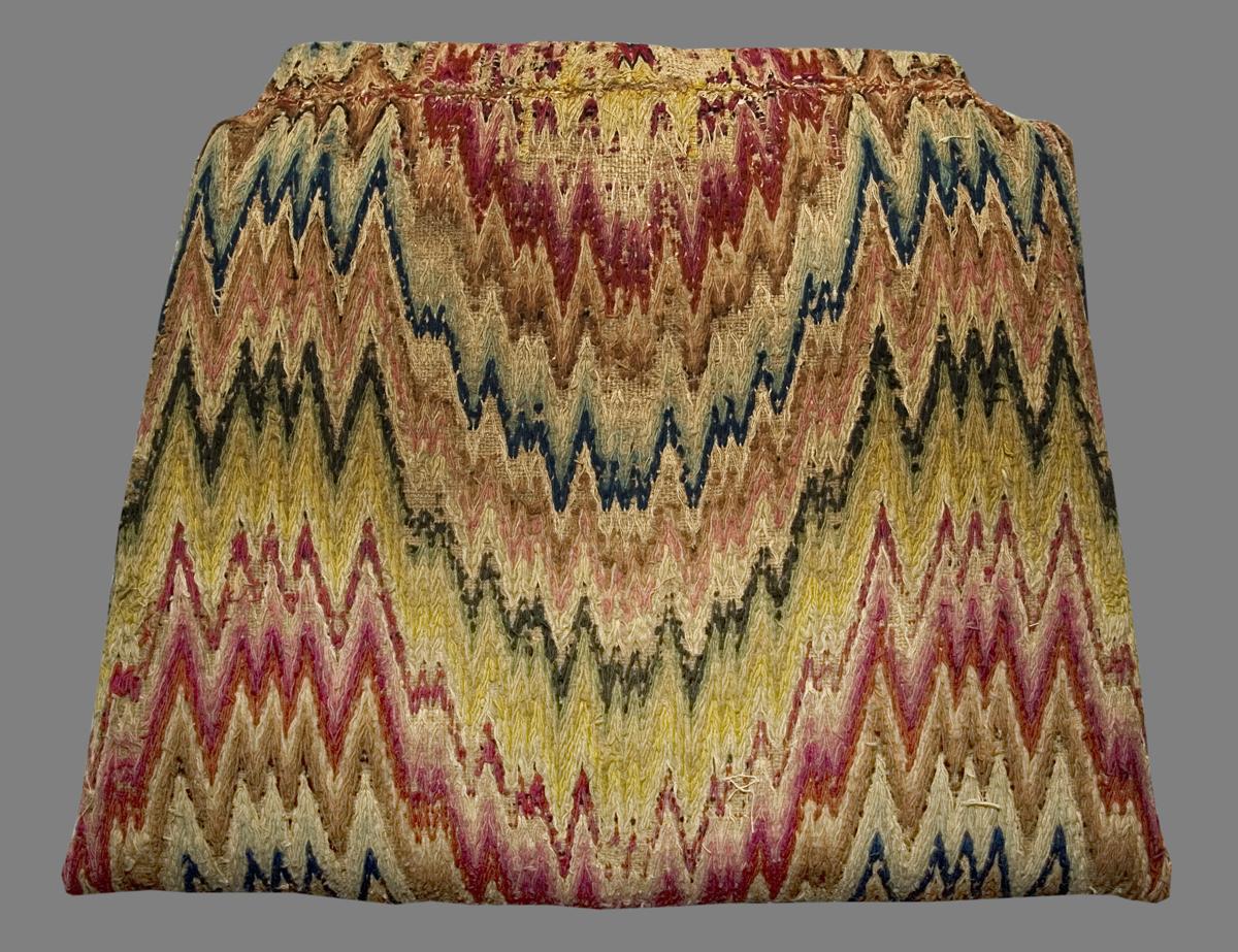 1969.5661 Cushion