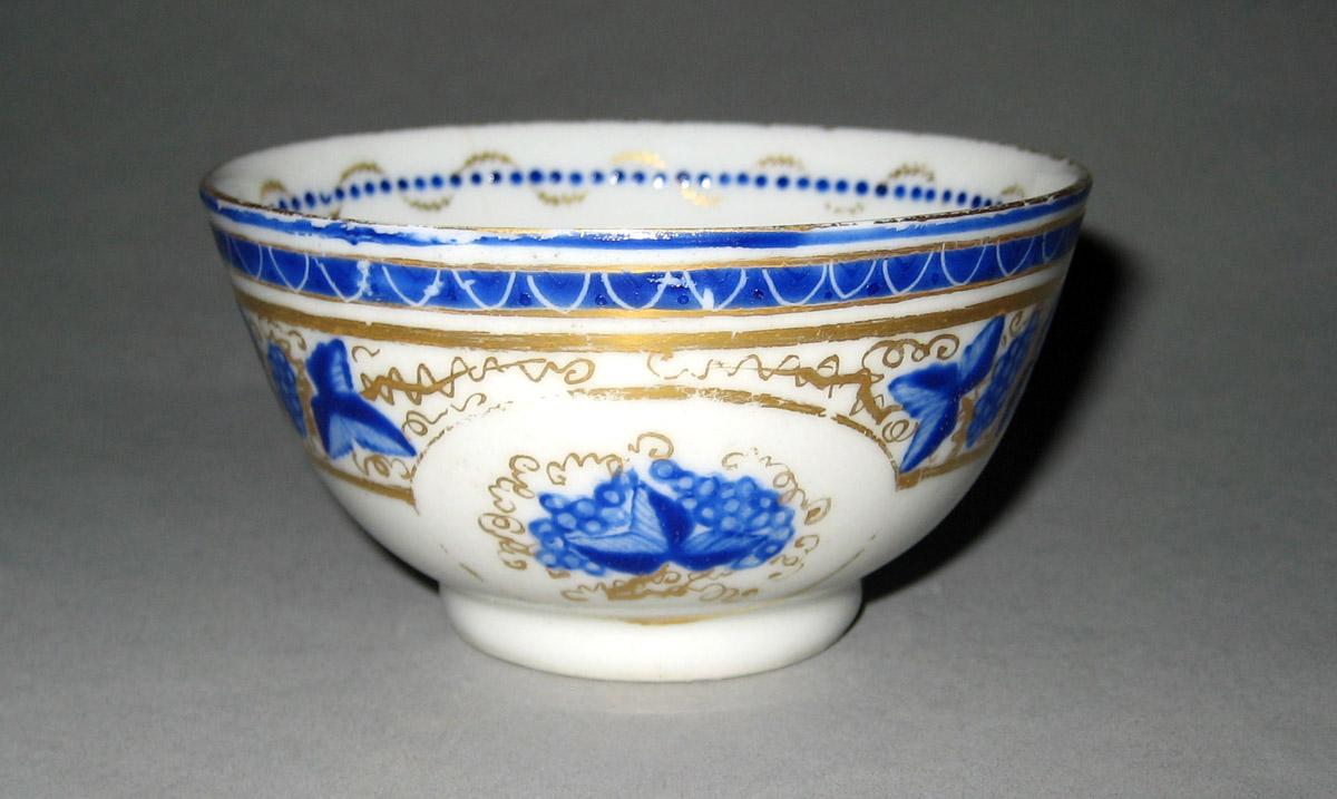 1958.2892 Porcelain Teabowl front