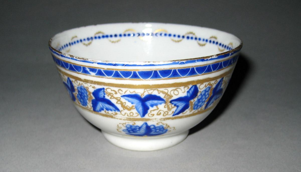 1958.2892 Porcelain Teabowl back