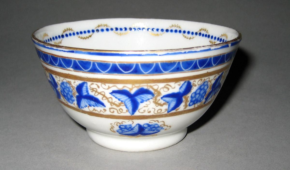 1958.2893 Porcelain Teabowl back