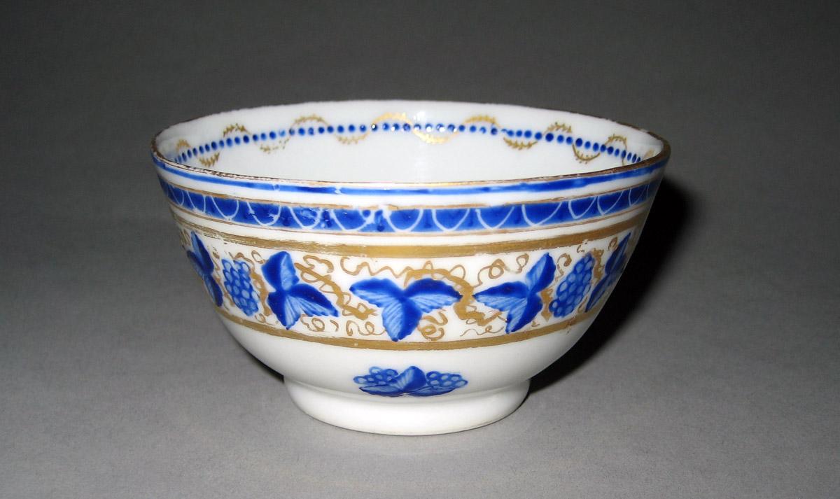 1958.2894 Porcelain Teabowl back
