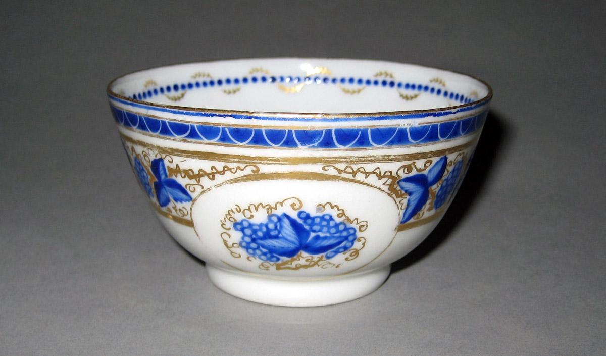1958.2895 Porcelain Teabowl front