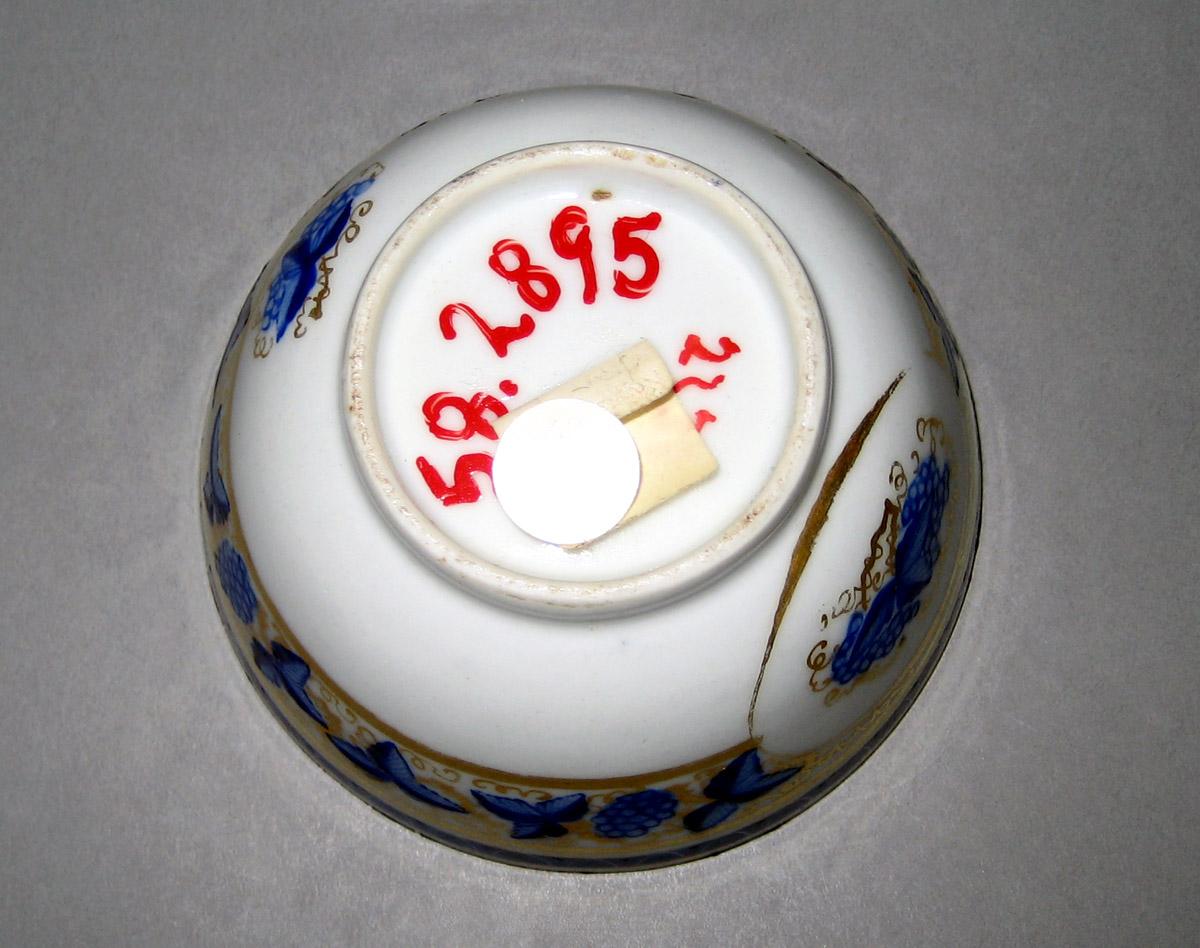 1958.2895 Porcelain Teabowl underside
