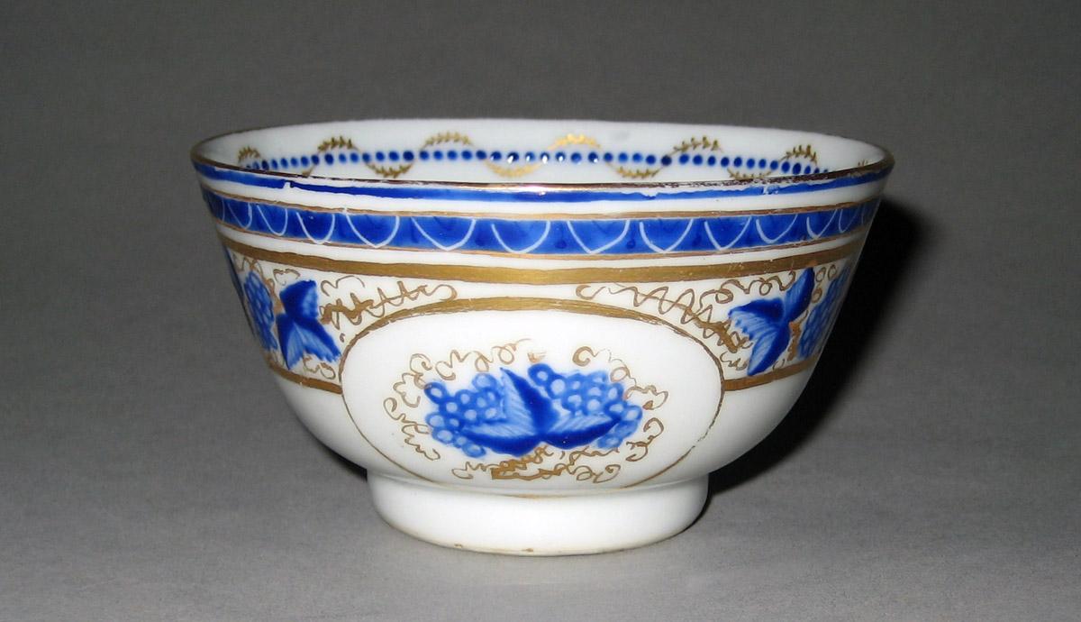 1958.2896 Porcelain Teabowl front