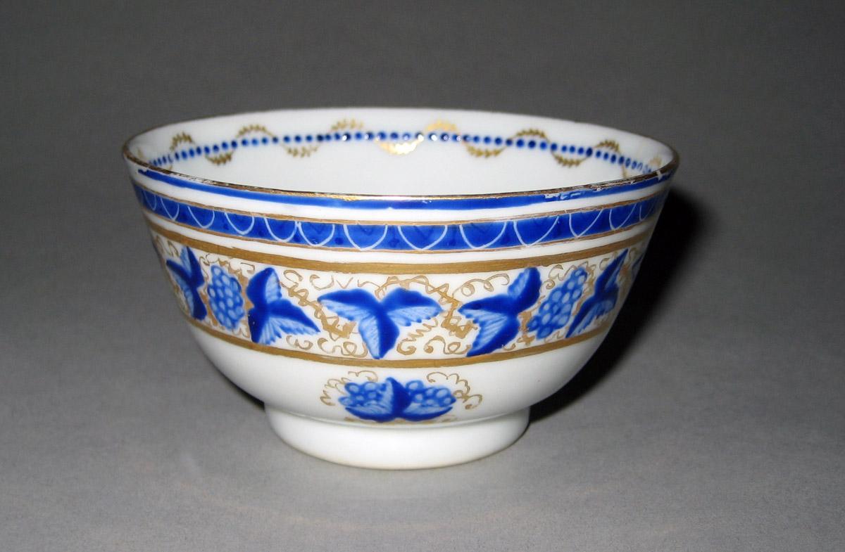 1958.2896 Porcelain Teabowl back