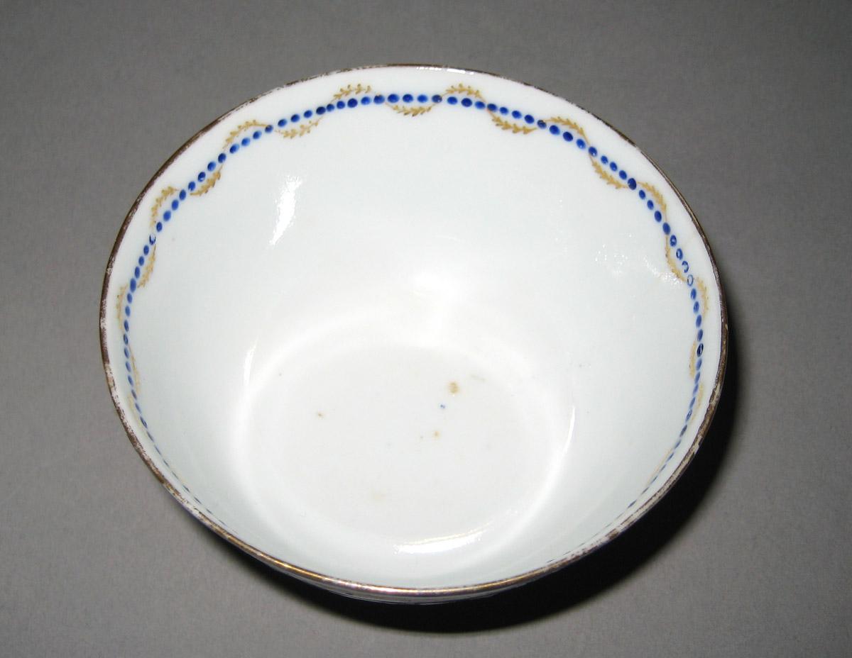 1958.2896 Porcelain Teabowl interior