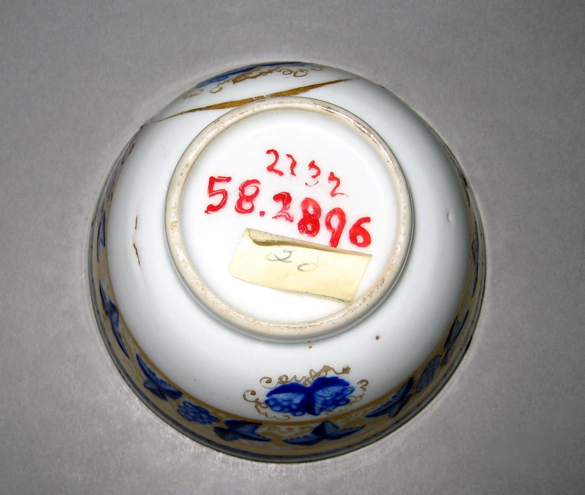1958.2896 Porcelain Teabowl underside