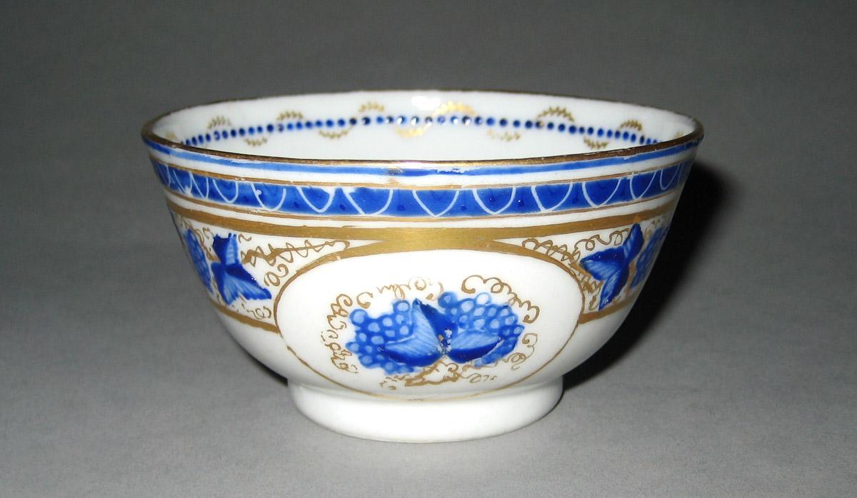 1958.2897 Porcelain Teabowl front