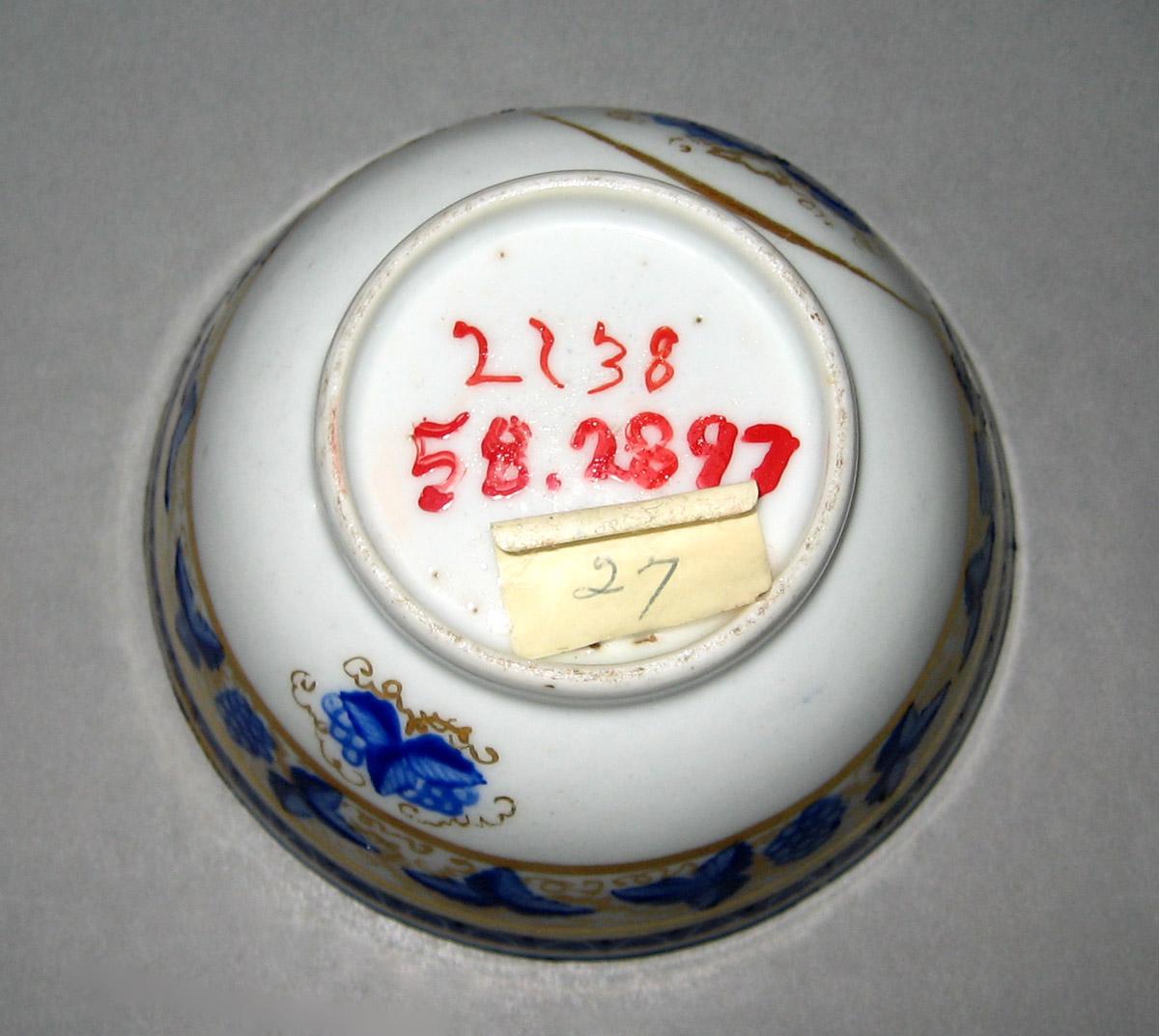 1958.2897 Porcelain Teabowl underside