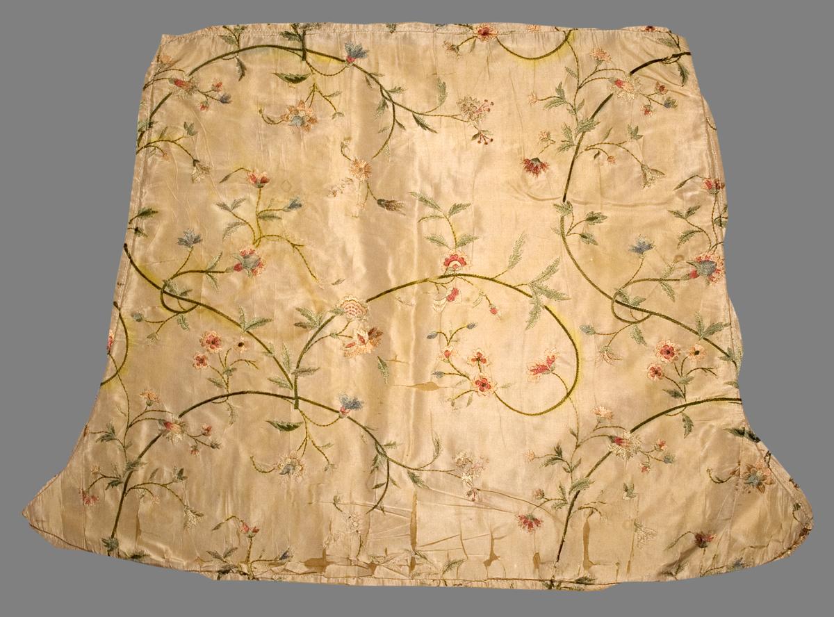 1983.0118 N Textile, Embroidered, Ex-Upholstery Fabric