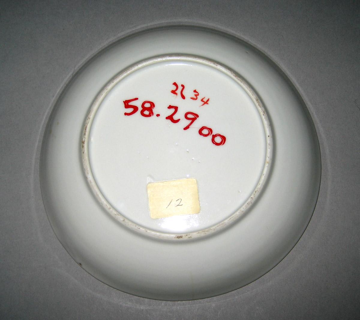 1958.2900 Porcelain Saucer underside