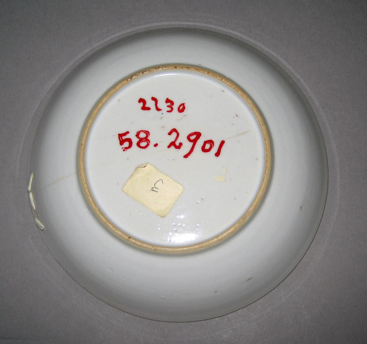 1958.2901 Porcelain Saucer underside