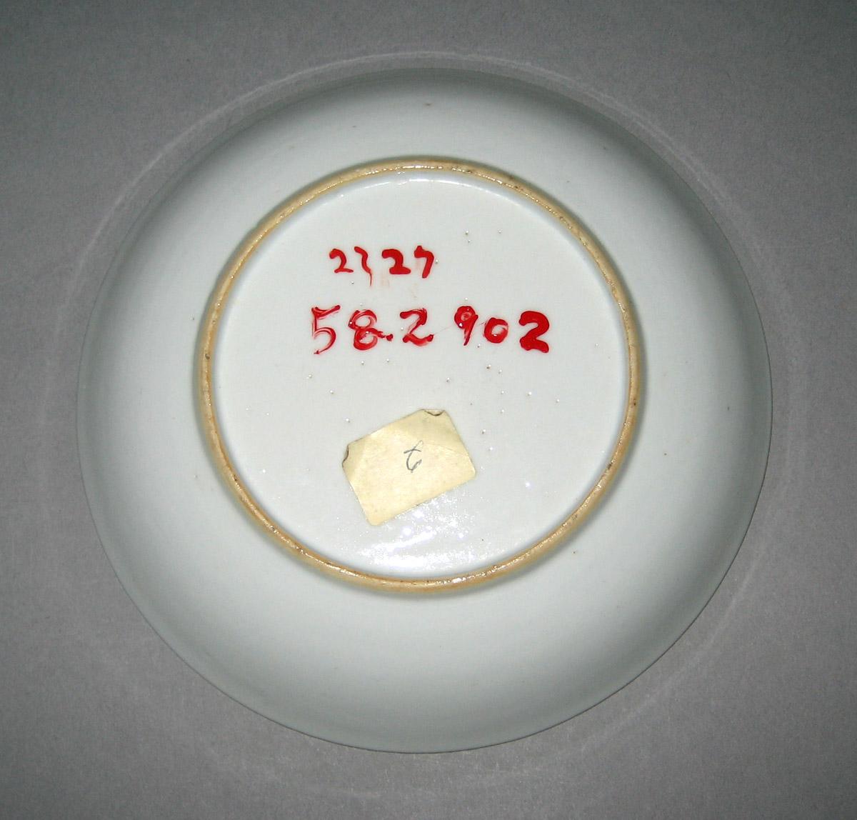 1958.2902 Porcelain Saucer underside