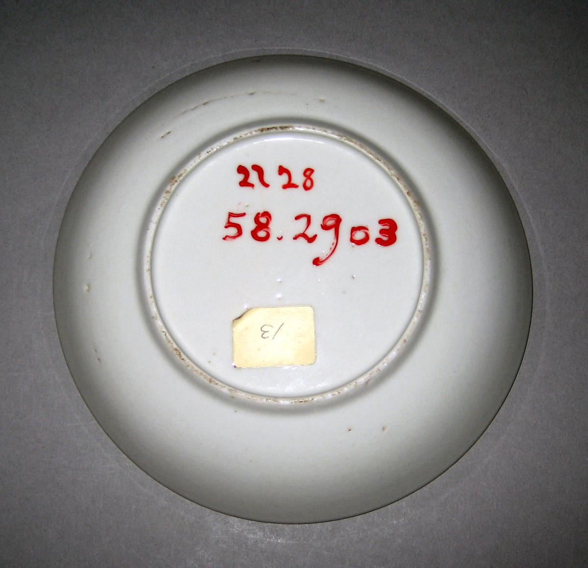 1958.2903 Porcelain Saucer underside
