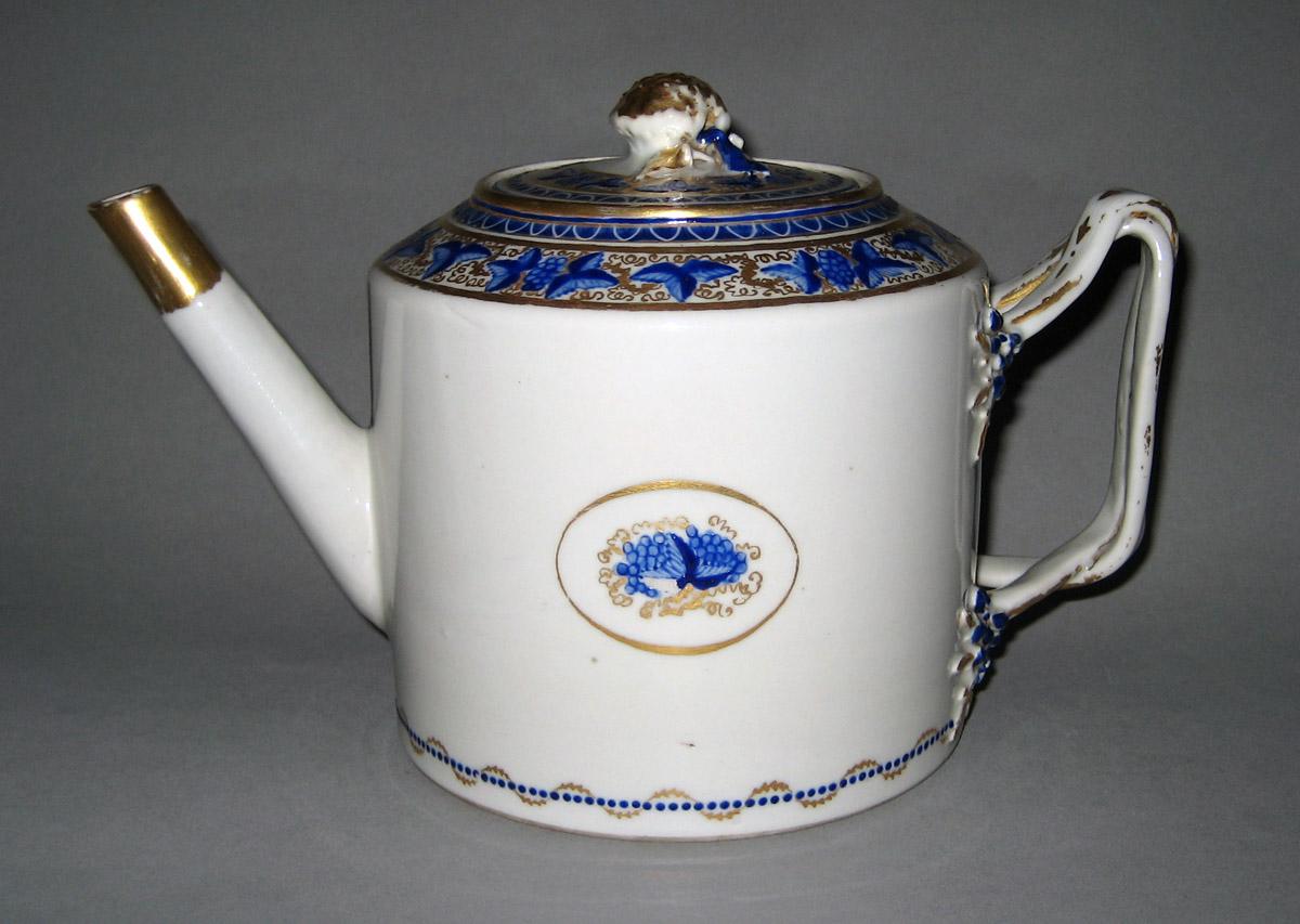 1958.2905 A, B Porcelain Teapot