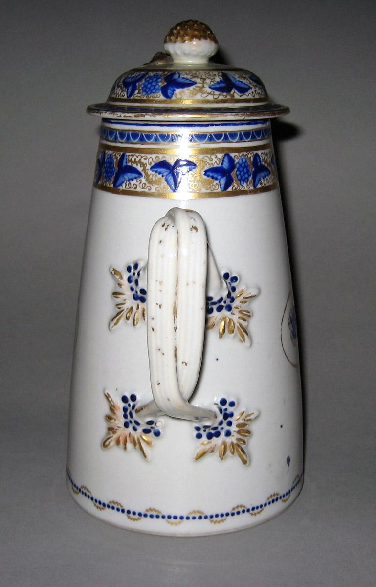 1958.2906 A, B Porcelain Coffee pot handle