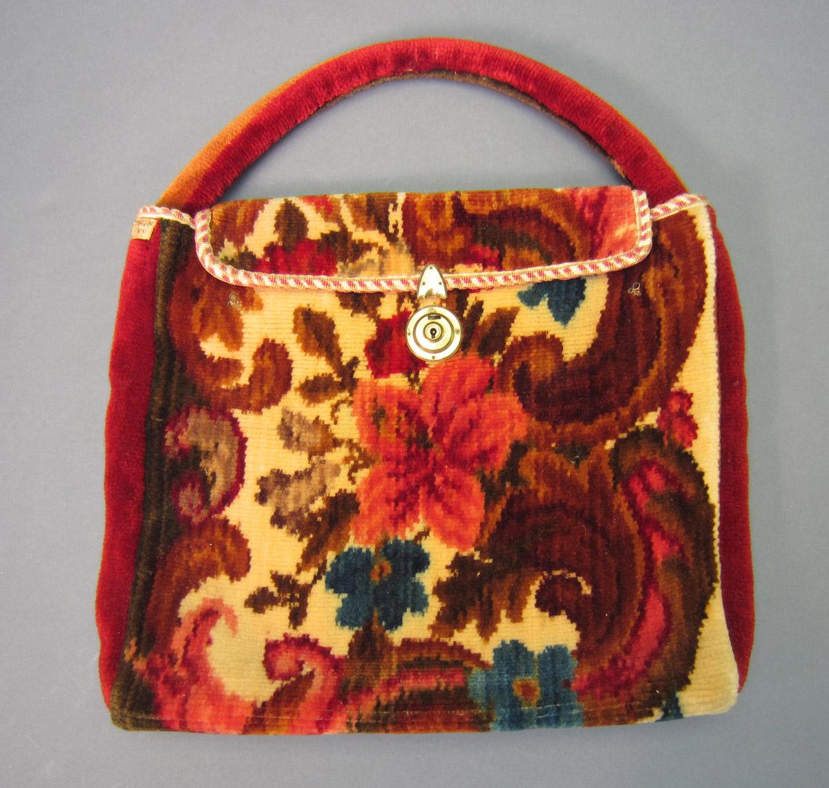 2010.0020 Bag, Front