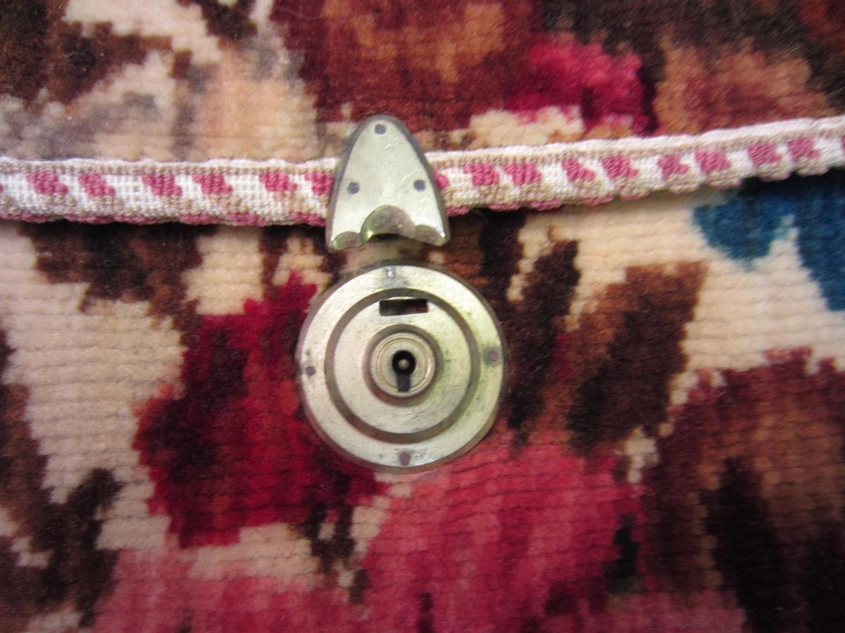 2010.0020 Bag, Hardware