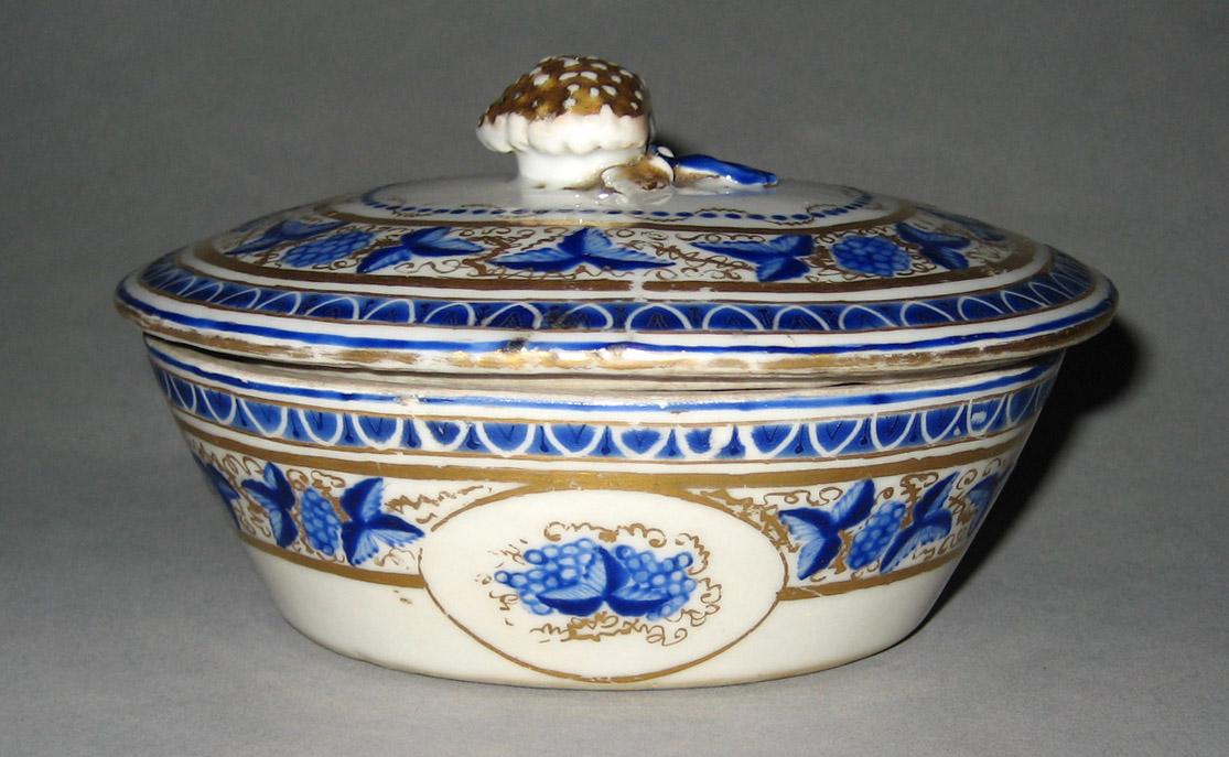 1958.2909 A, B Porcelain Dish