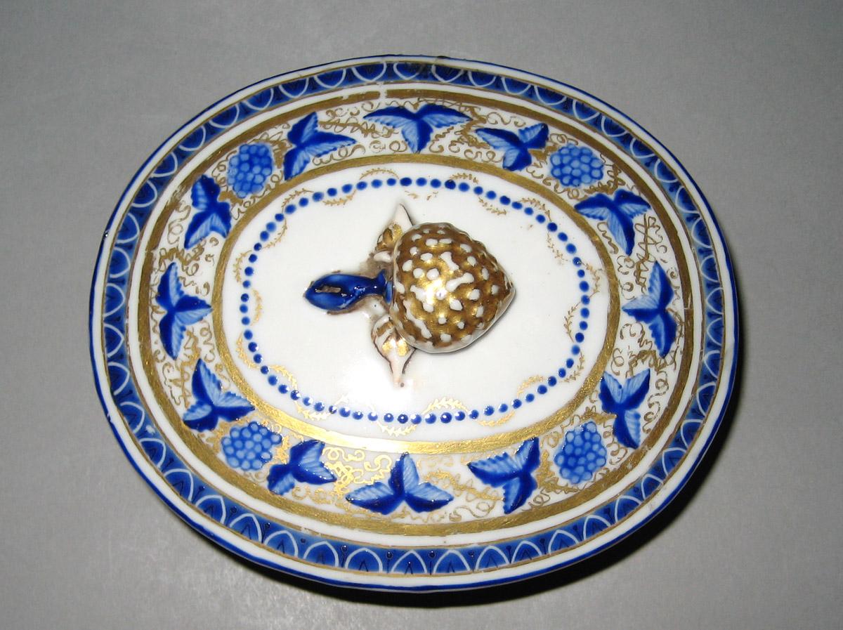 1958.2909 A, B Porcelain Dish top