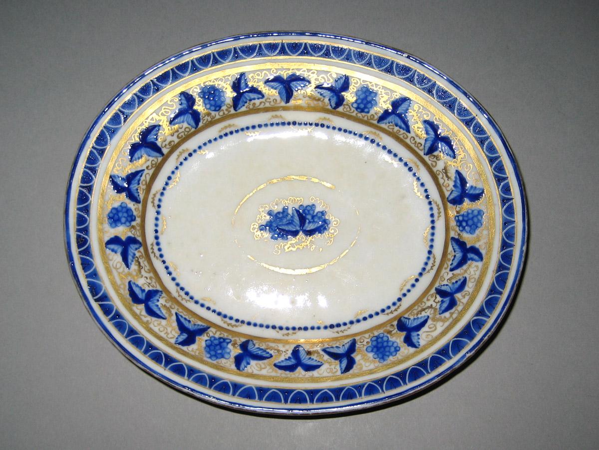 1958.2910 Porcelain Stand