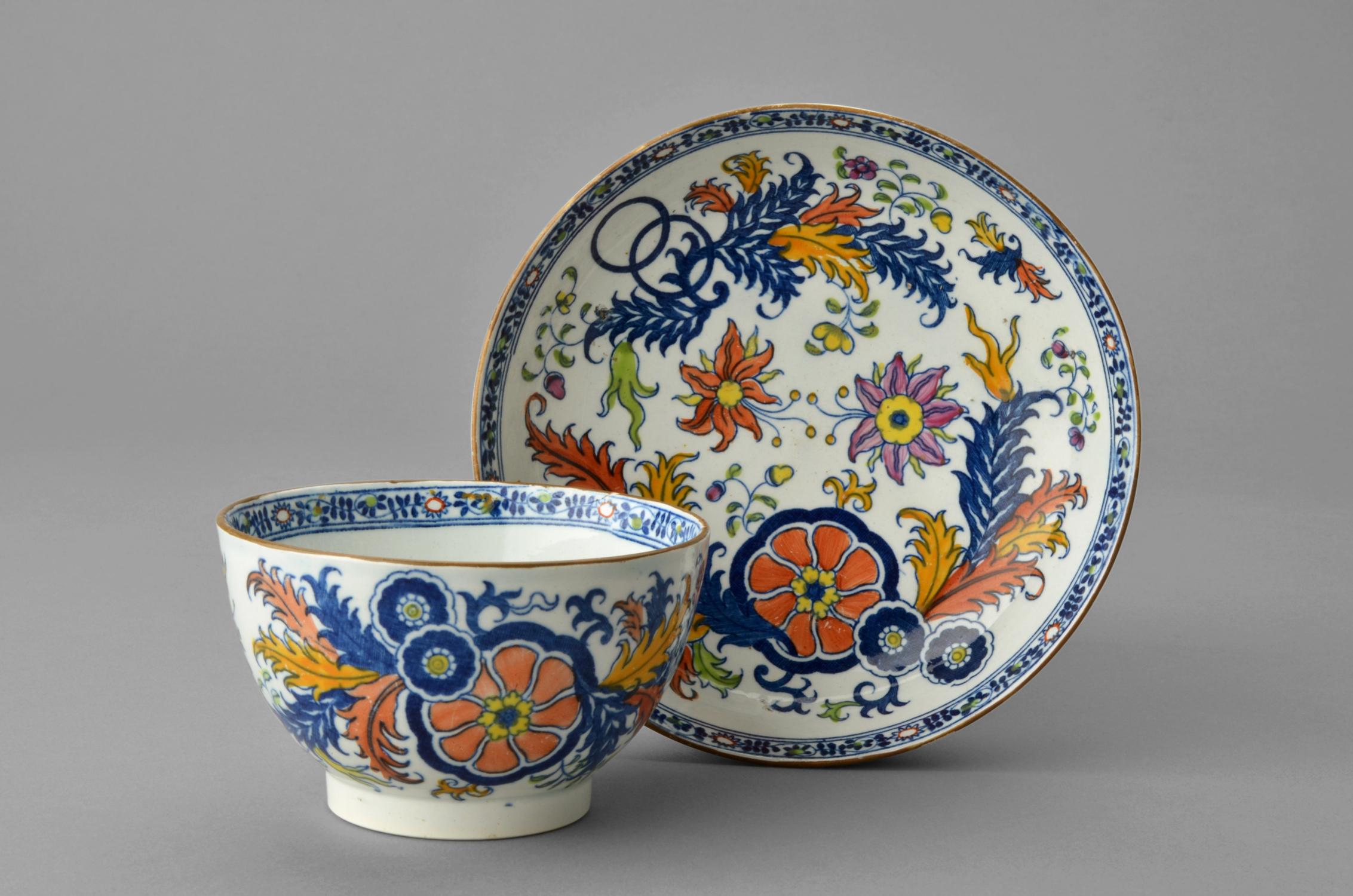 2010.0023 A, B teabowl and saucer