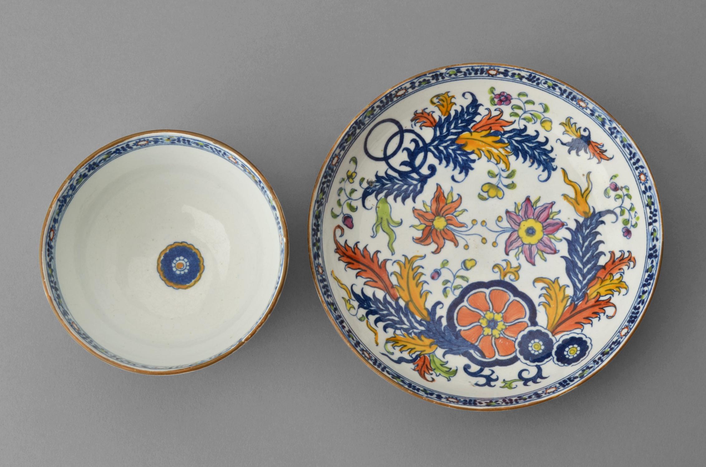 2010.0023 A, B teabowl and saucer top