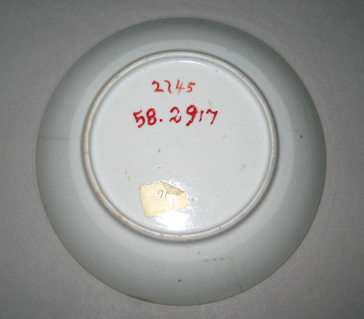 1958.2917 Porcelain Saucer underside