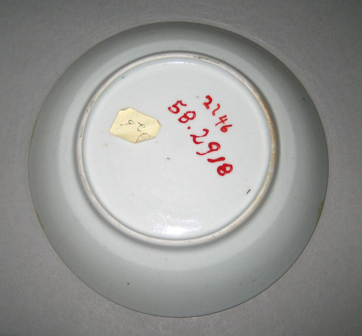 1958.2918 Porcelain Saucer underside