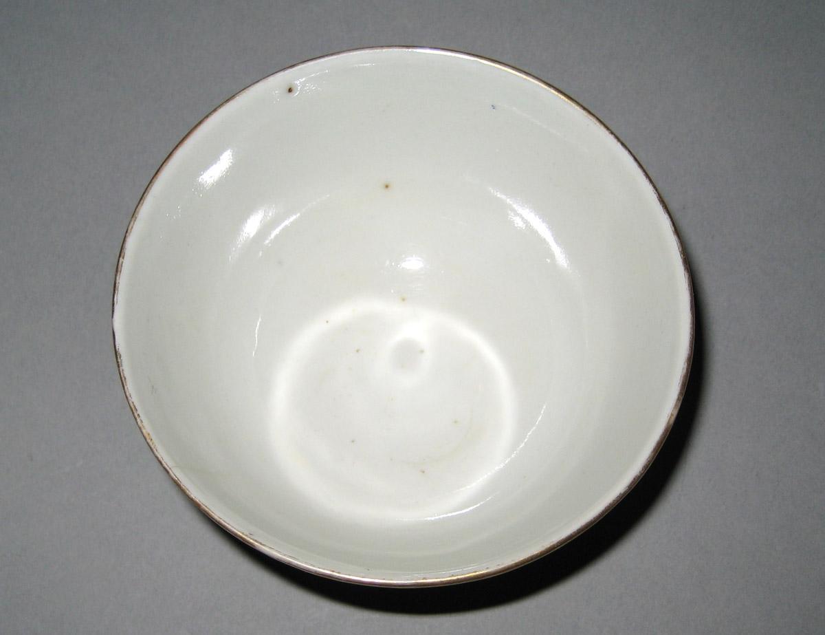 1958.2920 Porcelain Teabowl interior
