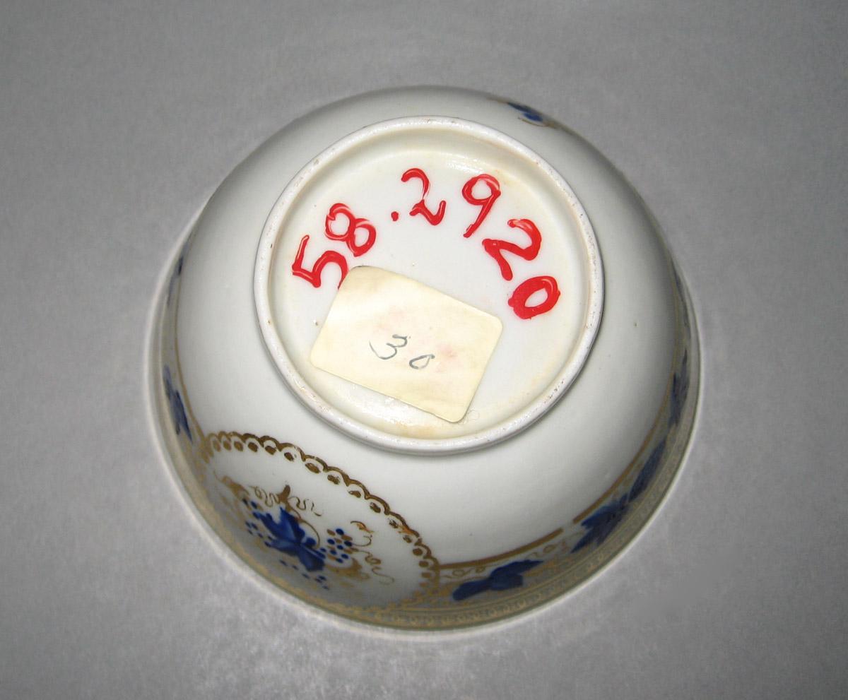 1958.2920 Porcelain Teabowl underside