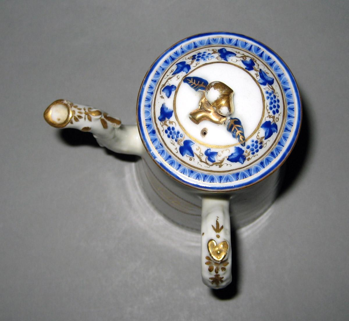 1958.2921 A, B Porcelain Coffee Pot top