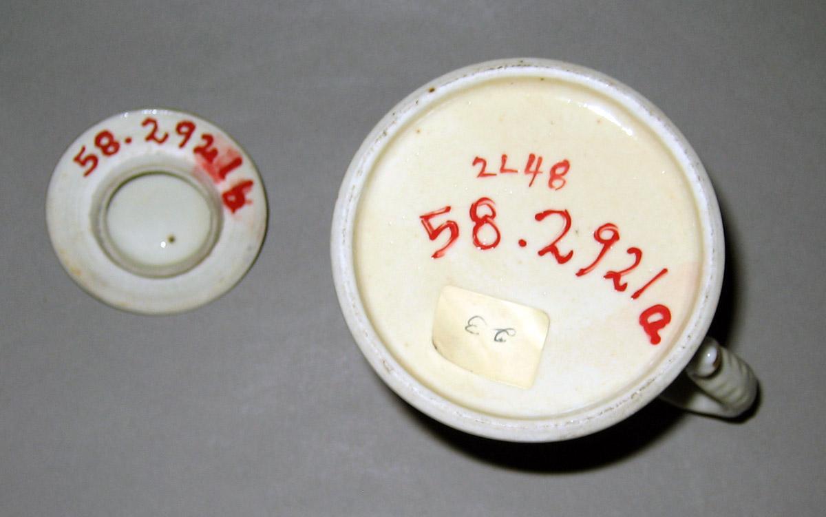 1958.2921 A, B Porcelain Coffee Pot underside