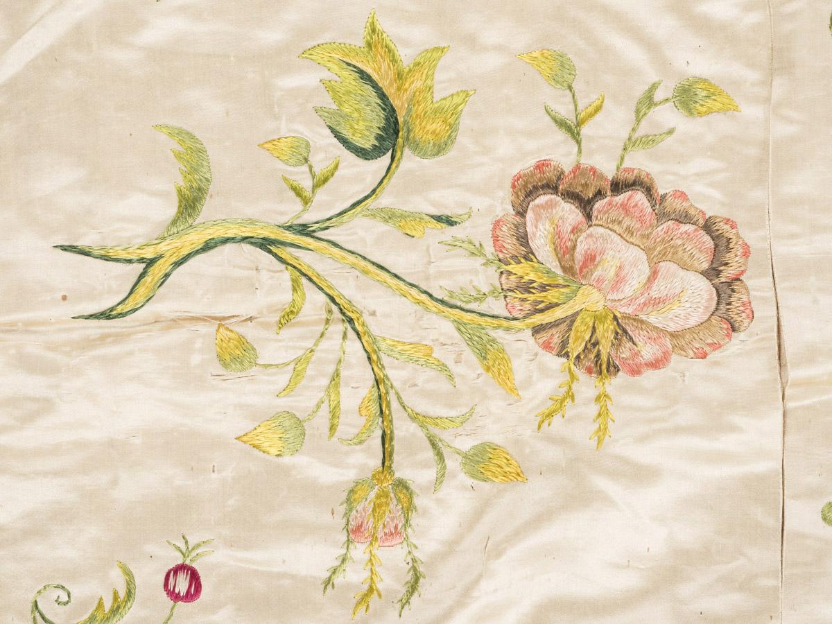 2011.0003 Bedcover, detail 10