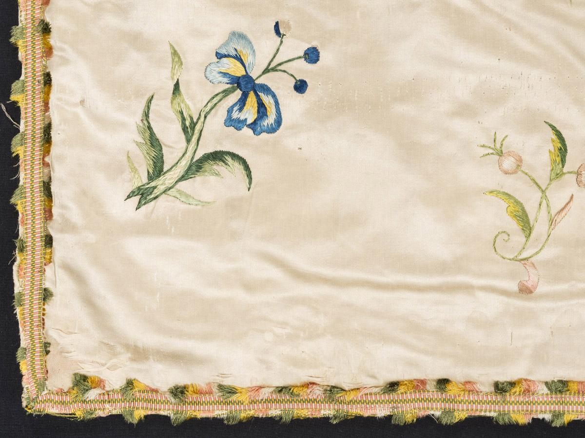 2011.0003 Bedcover, detail 4
