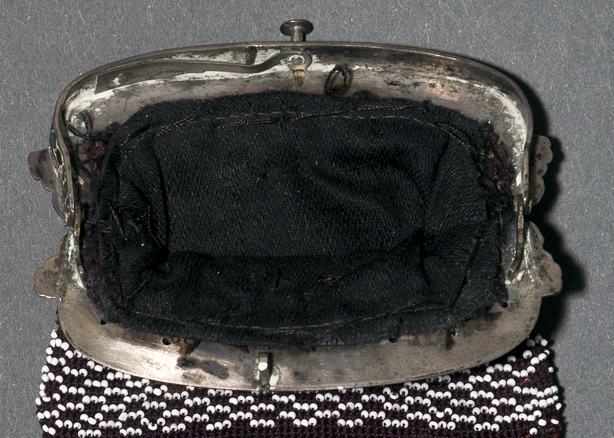 1953.0065 Purse, Inside