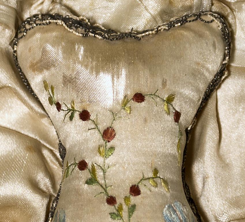 1958.2942 Sewing Case, Detail 3