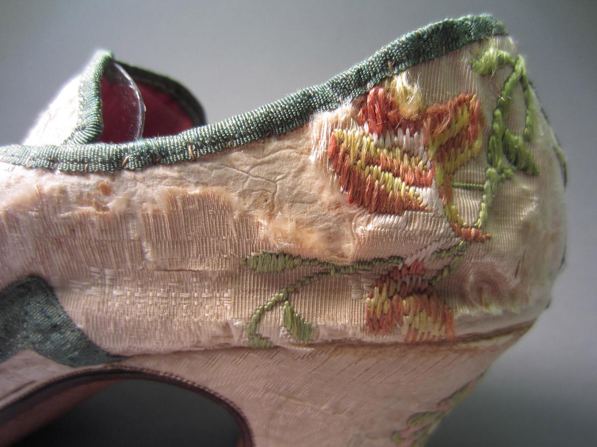 1958.2944 A Shoe, Detail