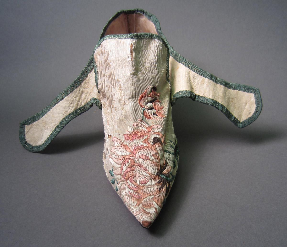 1958.2944 B Shoe, Straps