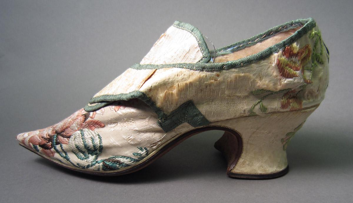 1958.2944 B Shoe, View 1