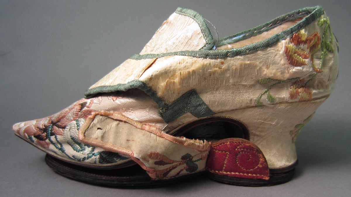 1958.2944 B-C Shoe clog, Side