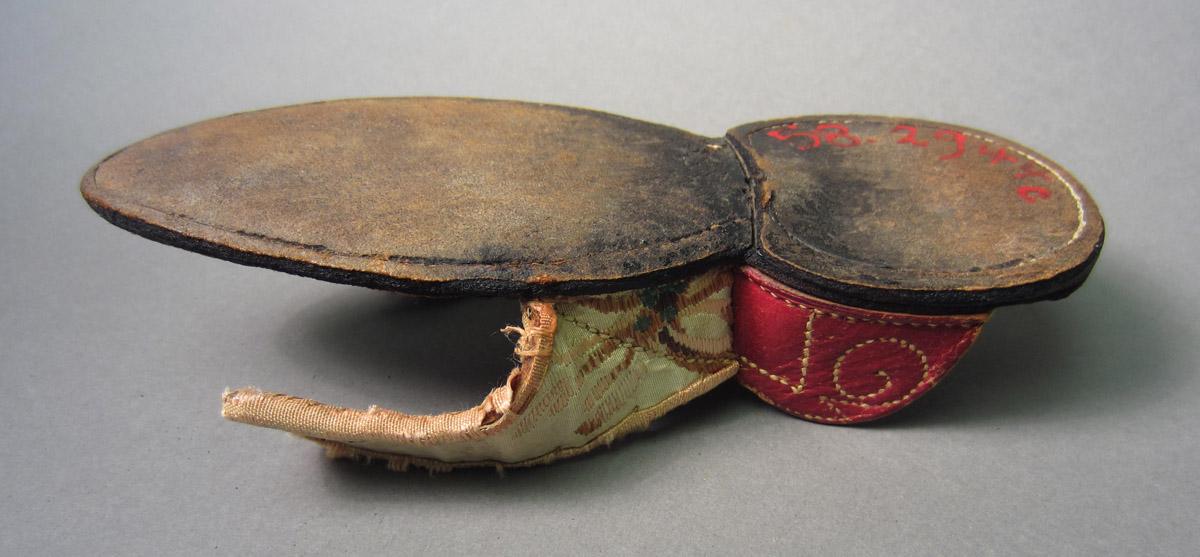 1958.2944 C Clog, Side