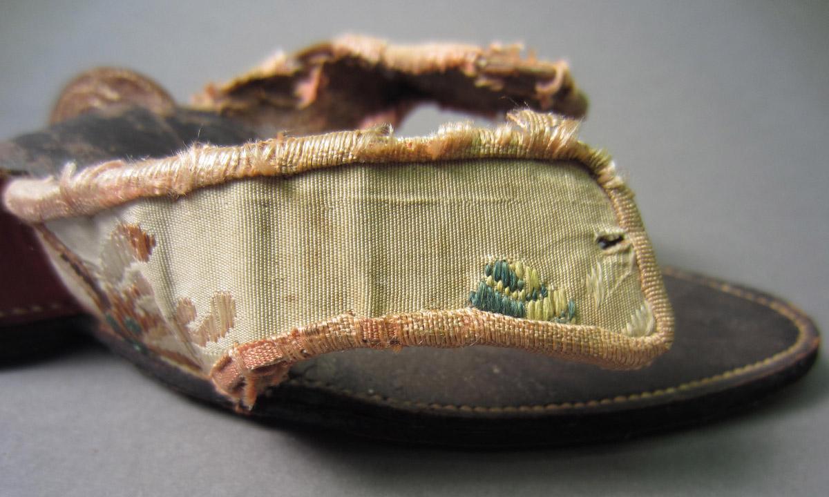1958.2944 C Clog, Strap